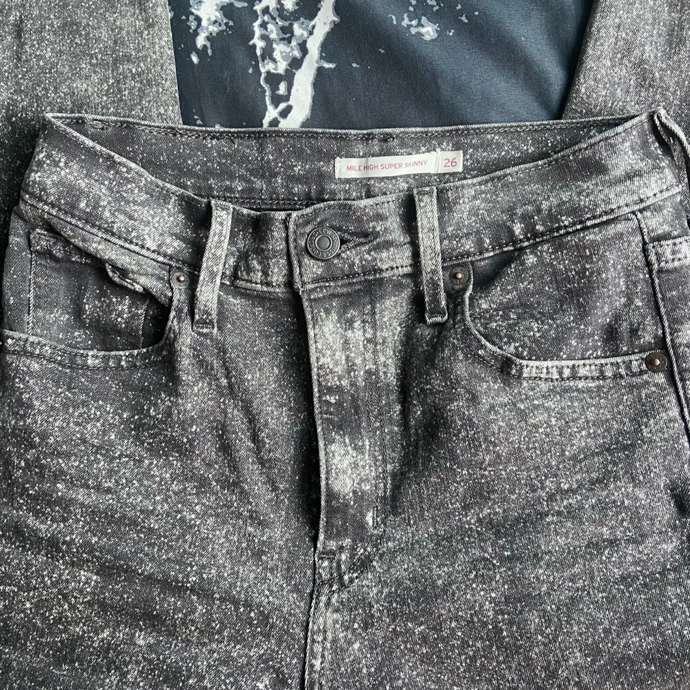 Levi’s 26” Mile High Acid Wash Skinny Jean